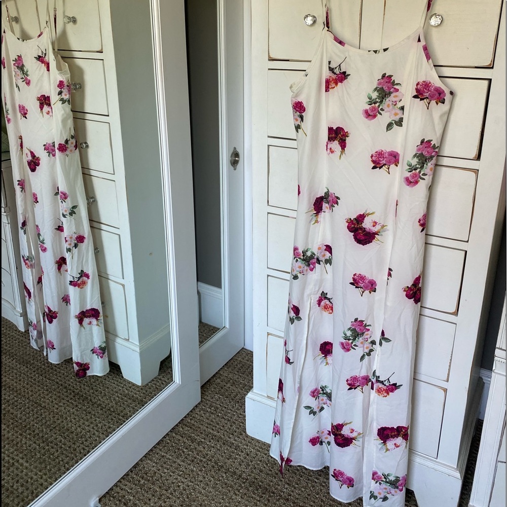 LF White Floral Pattern Maxi Dress